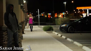 Naughty America - Sarah Jessie a vonzó kitetovált milf