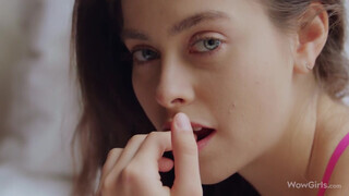 WOWGIRLS - Alissa Foxy a harisnyás tini szuka