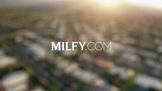 MILFY - September a sex méretes didkós milf