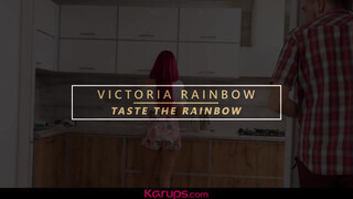 Victoria Rainbow a kívánatos vékony milf