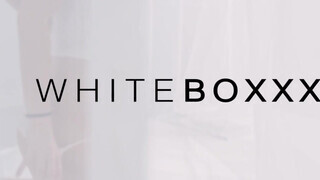 WHITEBOXXX - Chloe Lamour a termetes cickós milf
