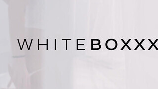 WHITEBOXXX - Adelle Sabelle a kívánatos francia maca