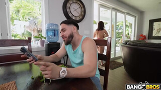 BANGBROS - Crystal Chase a méretes kannás kolumbiai pipi