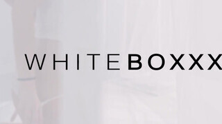 WHITEBOXXX - csodaszép, csinos szuka az ágyban