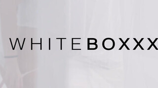 WhiteBoxxx - Leanne Lace a kívánatos cseh fiatal pipi
