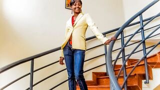 Barna amatőr casting forgatás irodai fotózásra keményen megbassza a méretes faszú producer