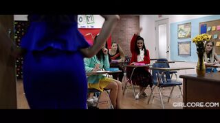 Angela White és Georgia Jones megbüntetik a kéjhölgy fiatal diákokat