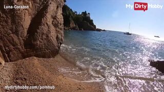 Luna Corazon tüzes szopikázása a strandon, majdnem elkapták