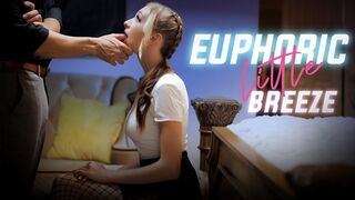 Cuki tinédzser Breezy Bri kinky hangulatban csábítja a nevelő atyja barátját bűbájos alsóruhában