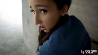 Carmen Rae pici cunija durva dugásba keveredik a castingon