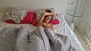 Szívdöglesztő pali megbassza a haver feleségét, miután az lelépett, és pov videót készít neki