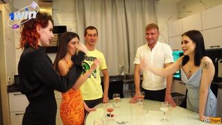 Újévi szext�c a szvingerklubban – gigászi faszok csat�ja!
