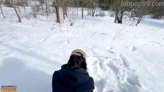 Ázsiai fitnesz csajszi keményen megkettyintve a hidegben -20°c-on