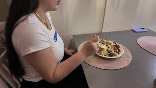 Csábos 20 éves bige megbassza magát az legelső randin