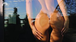Bájos fenekű világos szőke Larajuicy egész nap a punciját bassza