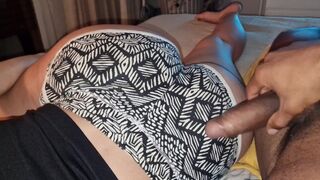 Nevelő fia a bugyimmal veri és az arcomra spriccel hatalmasat
