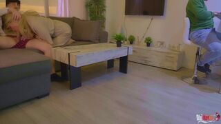Mostohaanya leszopja a nevelő fia farkát és popó lyukba basszák a férje háta mögött