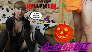 Kicsike boszorkány megidézi a gigantikus hímtagot és keményen megbasszák, hogy beleélvezzen a puncijába - halloween 2020
