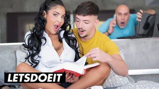 Kezdő angolos csajszika popsiban profi a LetsDoeIt csatornán